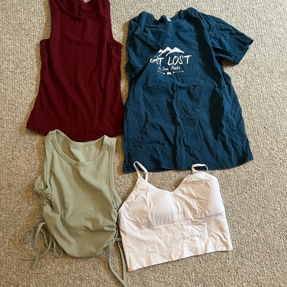 Women’s small clothing lot - Picture 7 of 11